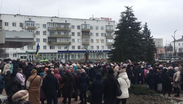 На Житомирщині люди перекривали трасу, вимагали повернення чорнобильських доплат до пенсій