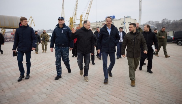 У порту Одеси Зеленський і прем'єр Греції ознайомилися з роботою «зернового коридору»