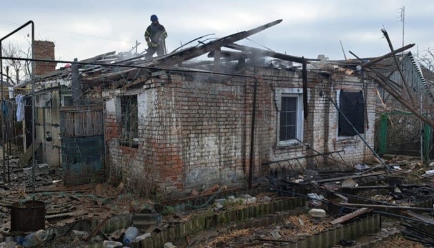 Війська РФ вдарили з важкої артилерії по Нікополю, пошкоджені приватні будинки та ЛЕП