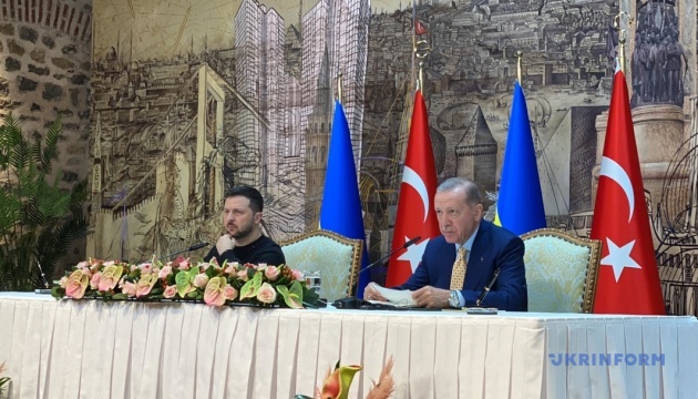 Зеленський під час візиту у Туреччину досяг домовленостей про спільні проекти в оборонній сфері
