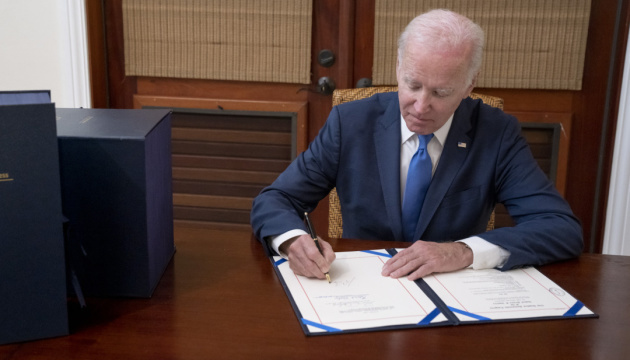 Biden signs law to fund part of US government