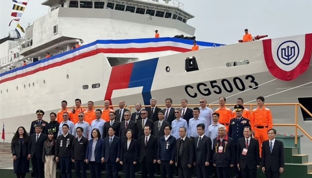 Тайвань посилив берегову охорону новим великим кораблем із потужним озброєнням