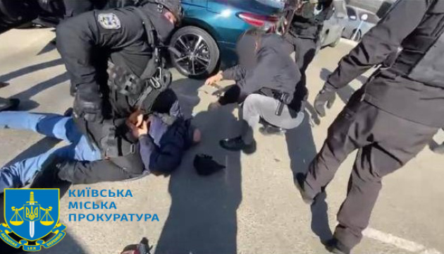 Вдавали працівників ТЦК і ДБР: у Києві шахраї видурили у чоловіка ₴1,7 мільйона