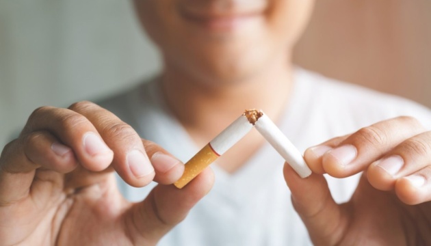 Парламент Британії схвалив заборону куріння для тих, хто народився після 2009 року