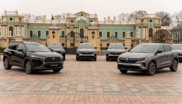 Україна отримала від ВООЗ 12 авто для мобільних команд з психічного здоров'я