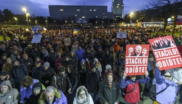 У Словаччині тисячі людей вийшли на вулиці, обурені проросійською політикою уряду