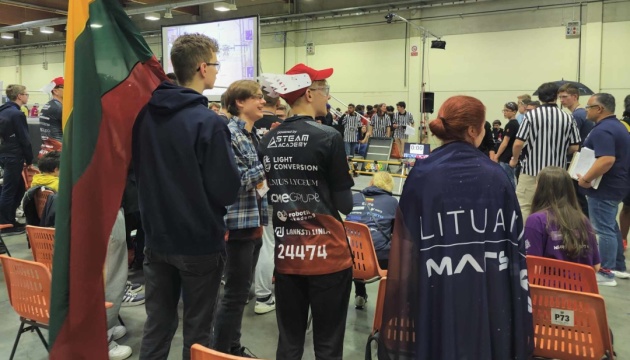 Литовські школярі відмовилися змагатися з росіянами на турнірі з робототехніки