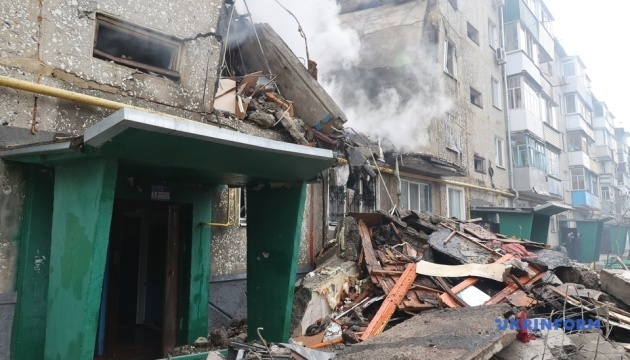 One found dead under rubble of apartment building in Sumy