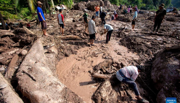 Кількість загиблих унаслідок повеней в Індонезії сягнула 32 