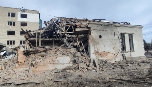 У Вовчанську внаслідок авіаудару поранений чоловік, пошкоджені будинки