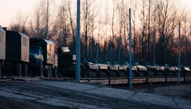 Білорусь перекинула техніку та військових до кордону з Литвою
