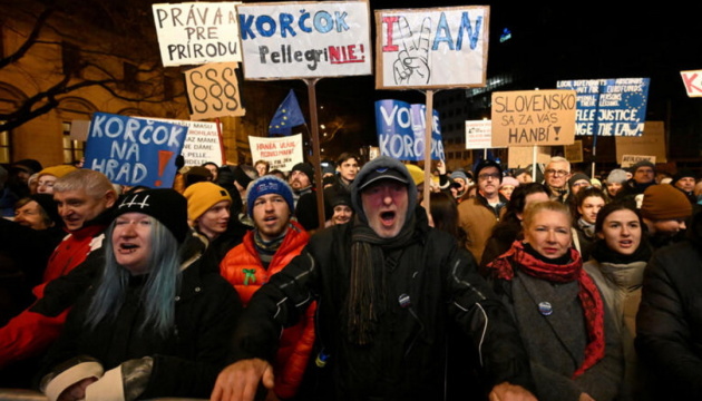 Протести у Братиславі: чи почув людей проросійський прем’єр Фіцо?