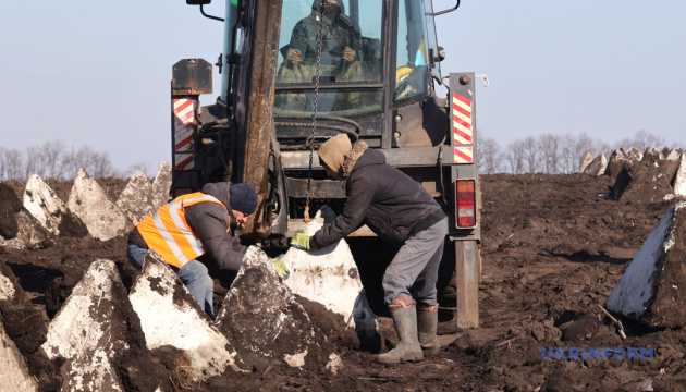 Уряд схвалив законопроєкт про примусове відчуження землі для будівництва фортифікацій