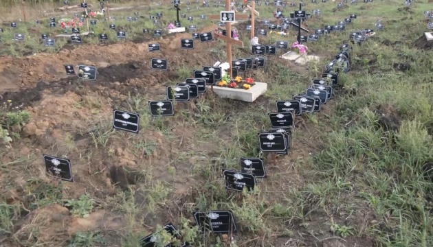 У Харкові ідентифікували всіх загиблих, похованих на початку вторгнення РФ на кладовищі у траншеях