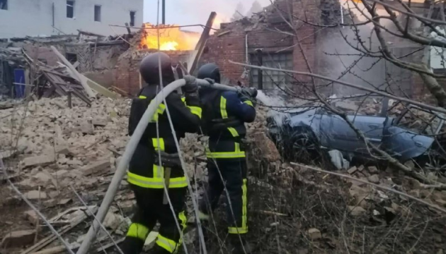 На Харківщині сталися пожежі у двох населених пунктах унаслідок обстрілів