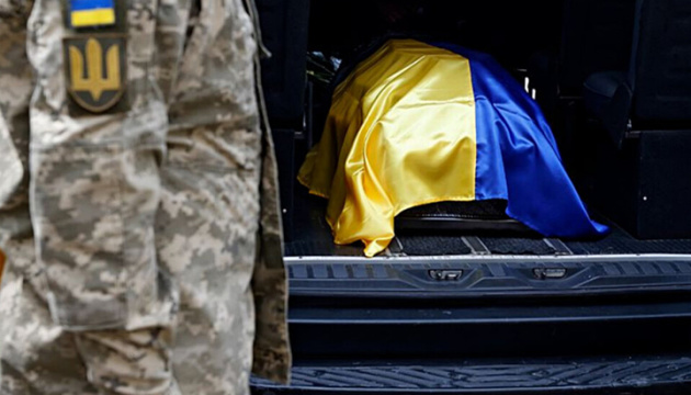 Kyiv annonce le rapatriement des corps de 100 soldats ukrainiens décédés