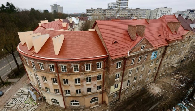 У Львові завершили перший етап відбудови зруйнованих російською ракетою будинків
