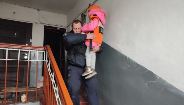 На Сумщині з прикордоння евакуювали 26 дітей