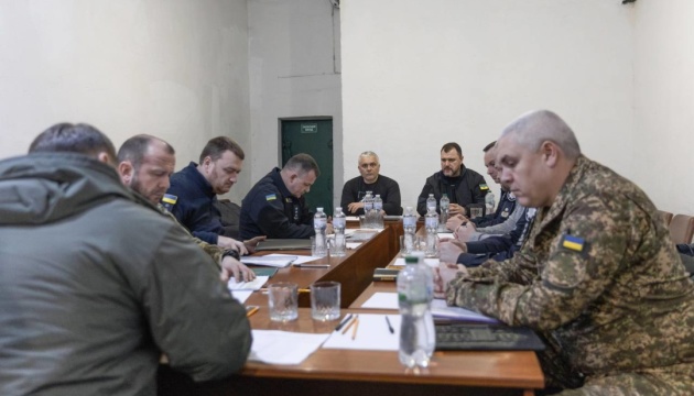 Клименко обговорив із керівництвом підрозділів системи МВС ситуацію з обстрілами в Україні