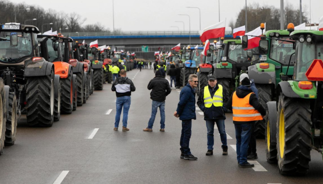 Польські органи місцевого самоврядування забороняють фермерам блокувати важливі дороги