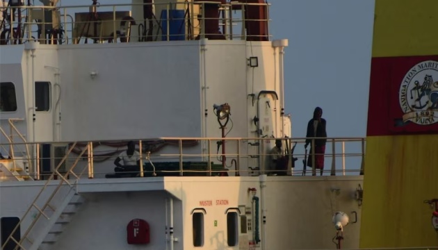 ВМС Індії відбили судно у сомалійських піратів і врятували 17 членів екіпажу