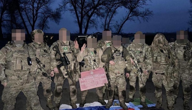 Kämpfer des Sibirischen Bataillons nehmen Dorf Gorkowskyj bei Belgorod ein