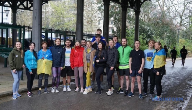 Український ультрамарафонець організував у Парижі благодійний забіг «Біжу за Україну»