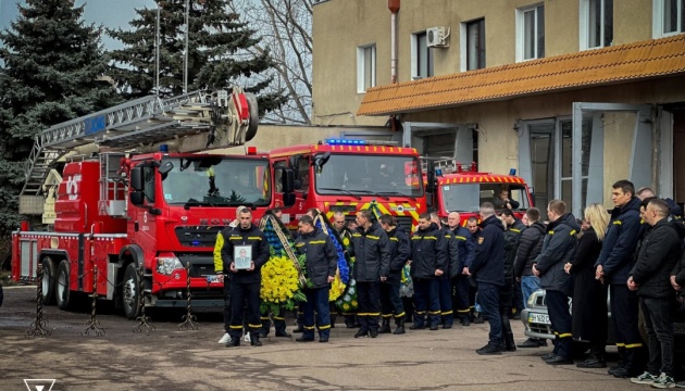 На Одещині попрощалися із рятувальником, який загинув унаслідок ракетного удару РФ