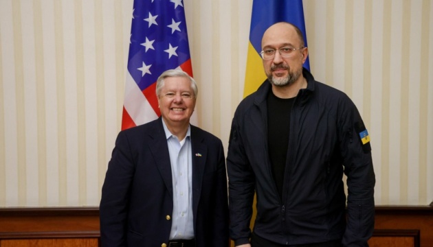 Економіка та фронт: Шмигаль обговорив із сенатором Гремом нагальні потреби України