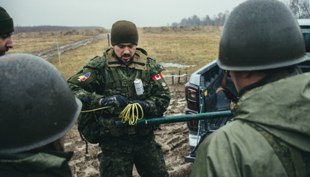 Канадські військові показали, як навчають бійців ЗСУ в Польщі