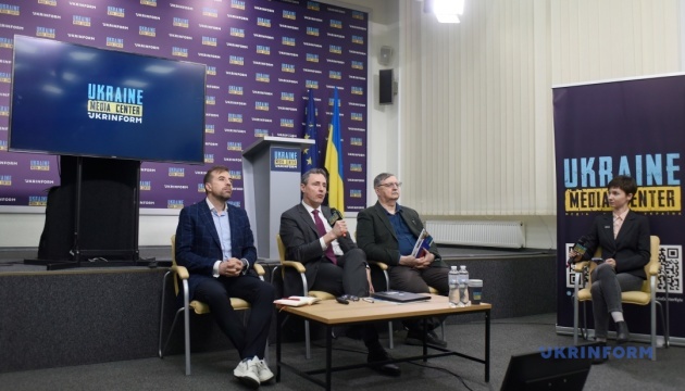 Використання міжнародного досвіду для удосконалення механізмів залучення інвестицій в Україну