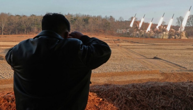КНДР провела навчальні стрільби з «надвеликих» ракетних установок 