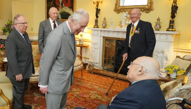 Король Британії провів зустріч у Букінгемському палаці після фейкової «смерті»