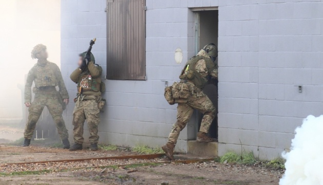 У Британії українські військові навчаються штурмувати будівлі
