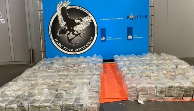 У порту Роттердама митники виявили 250 кілограмів кокаїну 
