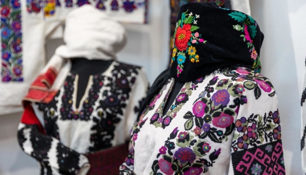 У Тернополі відкрили виставку борщівських вишиванок