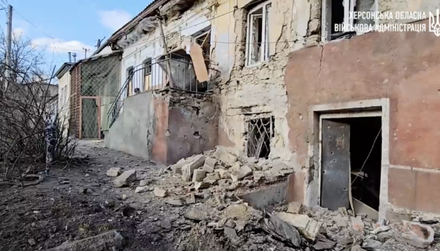 One killed, five injured as enemy shells 18 settlements in Kherson region 
