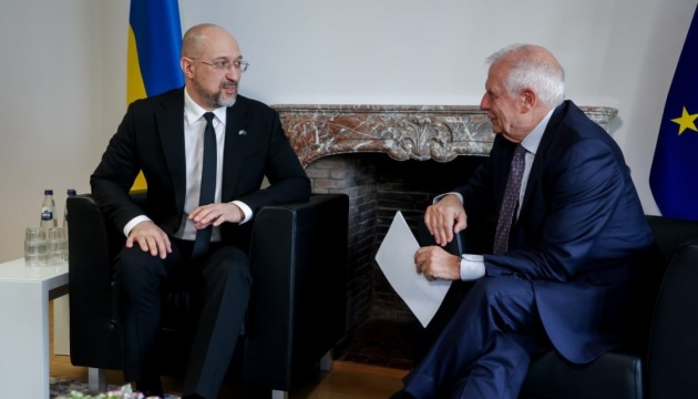 Schmyhal erörtert mit Borrell vor Sitzung des Assoziationsrates Ukraine-EU Schlüsselprioritäten