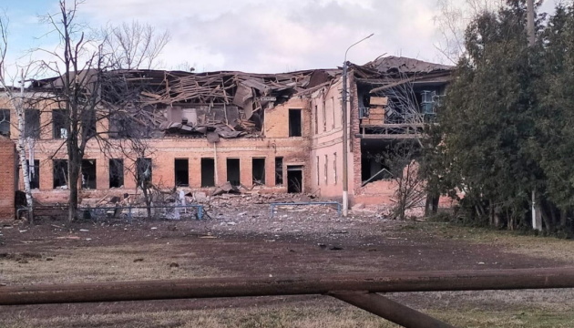 У Великописарівській громаді на Сумщині внаслідок авіаудару загинув працівник школи
