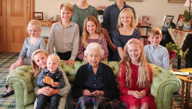 На ще одній фотографії британської королівської родини помітили сліди фотошопу