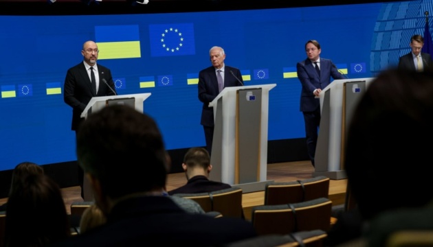 ЄС перерахує Україні наступний транш у €1,5 мільярда в квітні - єврокомісар