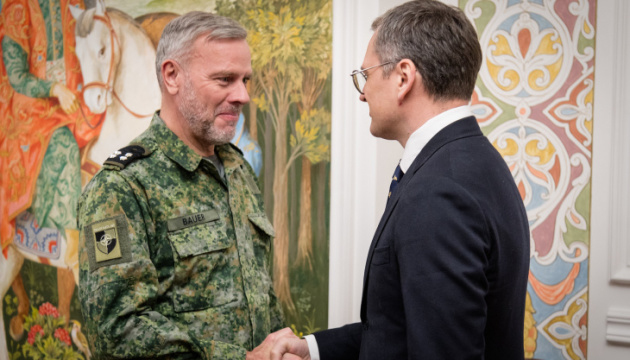 Kuleba meets with NATO Military Committee Chair in Kyiv