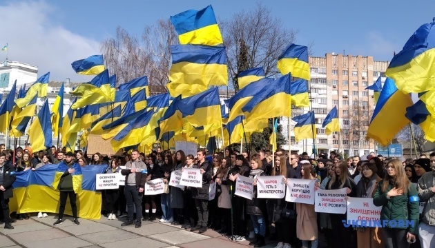 У Житомирі студенти протестують проти об'єднання університетів