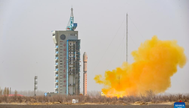 Китай запустив у космос групу супутників моніторингу