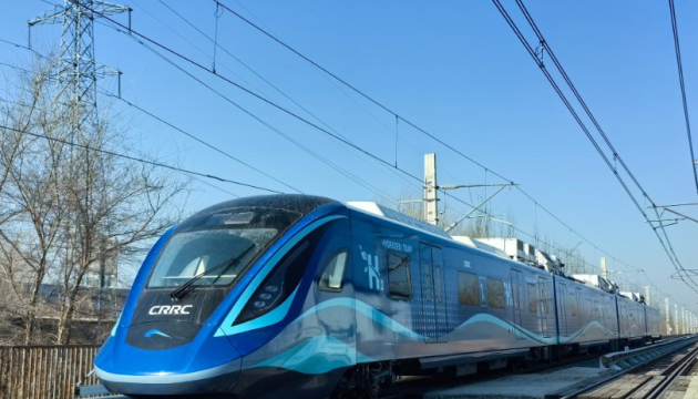 Китай завершив тестування міського потягу з водневим двигуном
