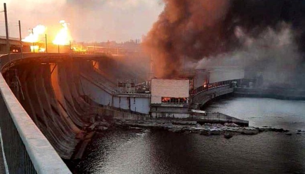 Rocket hits trolleybus with people moving along Dnipro Hydroelectric Power Plant dam 