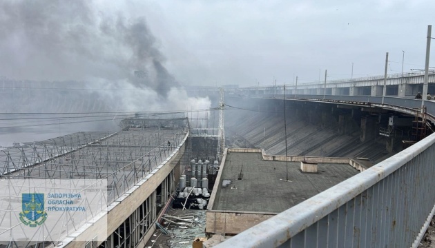 Через удар Росії по ДніпроГЕС стався витік нафтопродуктів у річку Дніпро