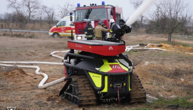 На Одещині робот допомагав гасити пожежу на місці російського удару