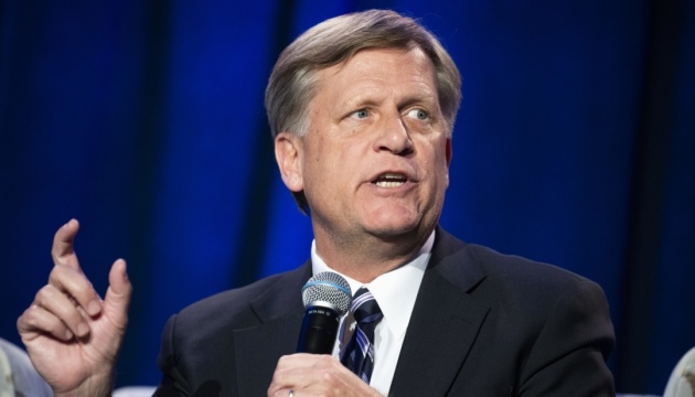 McFaul: Ucrania ganará si el Congreso combina el paquete de ayuda con la ley sobre la confiscación de activos rusos