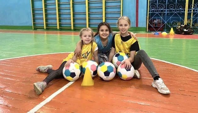 Програма УЄФА «Плеймейкерс» підтримує юних футболісток Тернопільщини